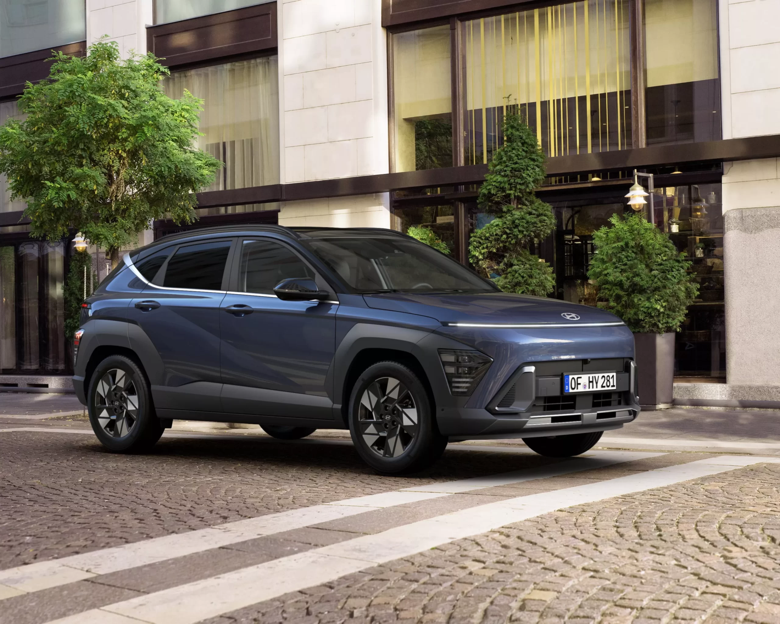 Habitacle spacieux du Hyundai KONA Hybrid avec sièges arrière rabattus