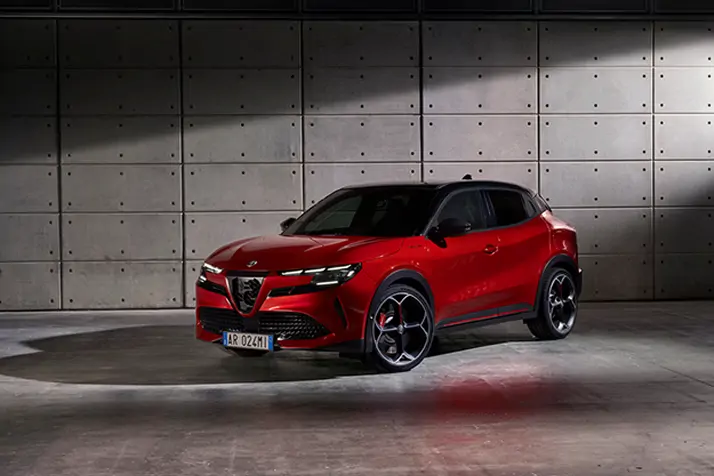 Écran tactile et commandes numériques de l’Alfa Romeo Junior