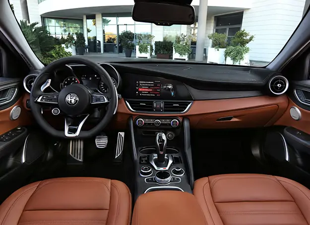 Tableau de bord technologique de l'Alfa Romeo Stelvio