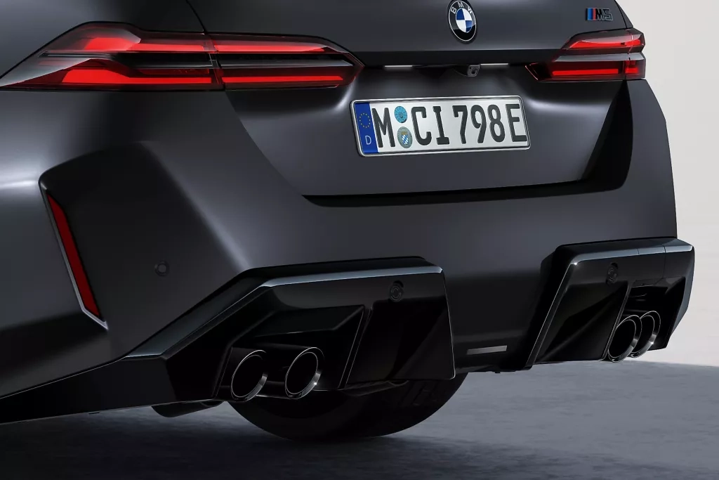 Vue arrière BMW M5 hybride rechargeable