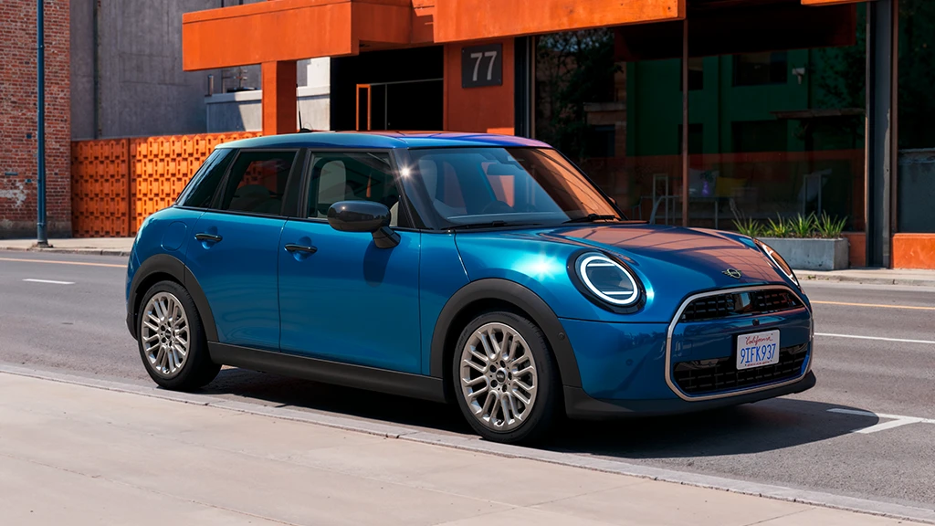 Habitacle spacieux de la MINI Cooper 5 portes avec finitions premium